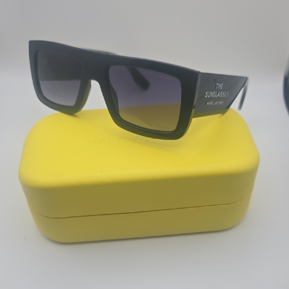 Marc Jacobs Black The Sunglasses Women's Sunnies (NWOT)(CASE/DUST CLOTH)🖤🤍🖤